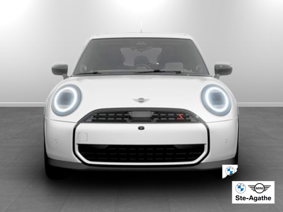 2026 MINI 5 Door - Image 3