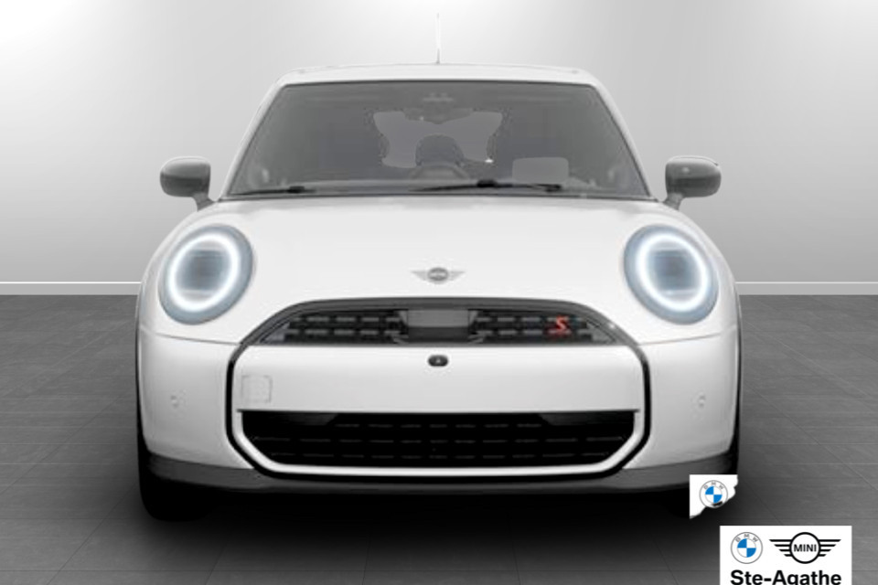 2026 MINI 5 Door - Image 3
