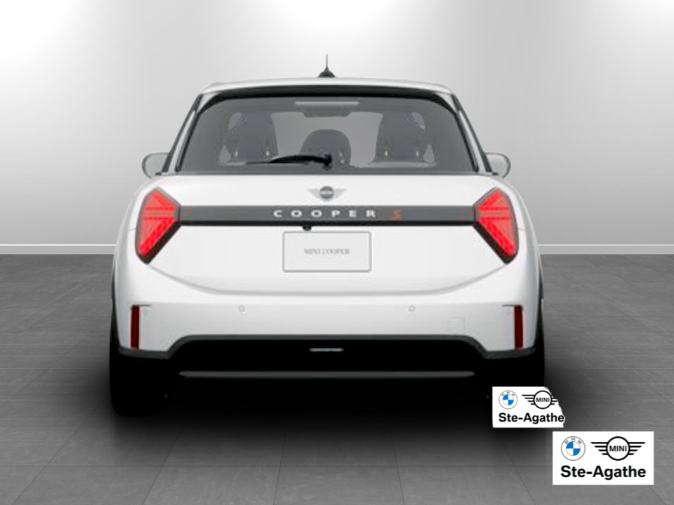 2026 MINI 5 Door - Image 4