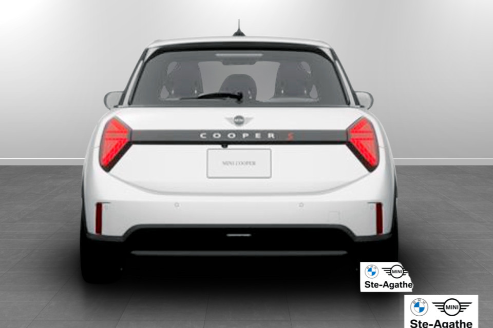 2026 MINI 5 Door - Image 4