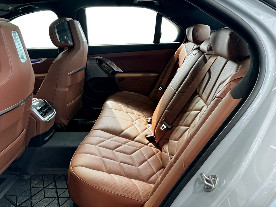 2026 BMW 7 Series - Image 12