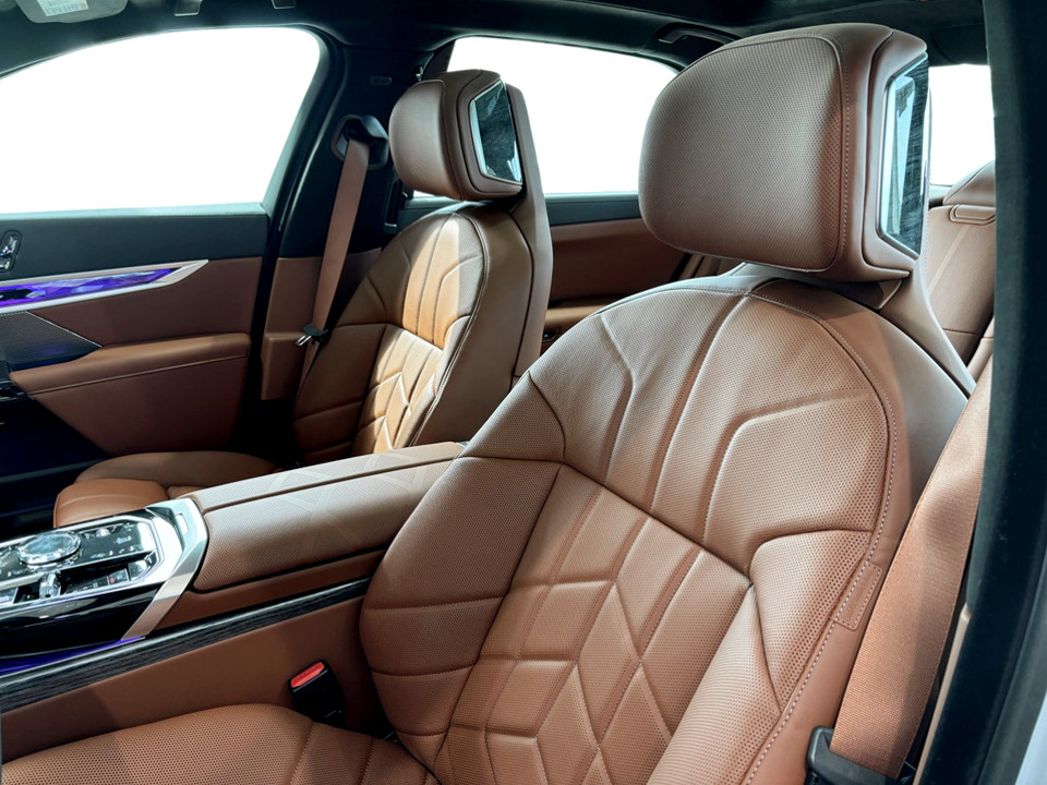 2026 BMW 7 Series - Image 14
