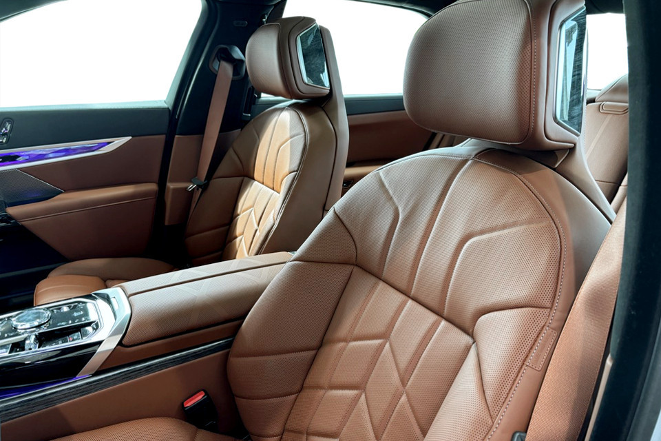 2026 BMW 7 Series - Image 14