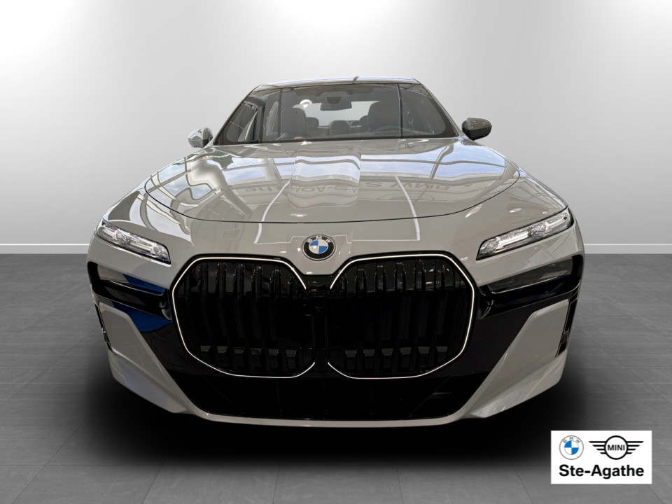 2026 BMW 7 Series - Image 16