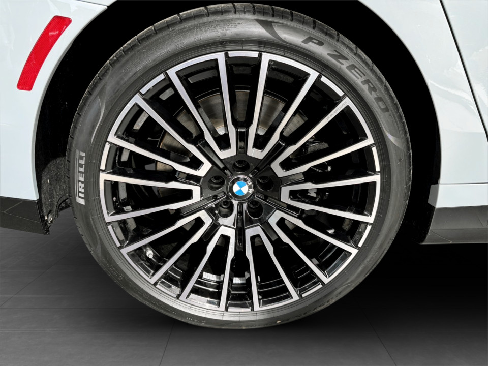 2026 BMW 7 Series - Image 18