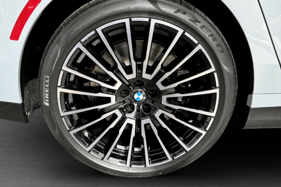 2026 BMW 7 Series - Image 18