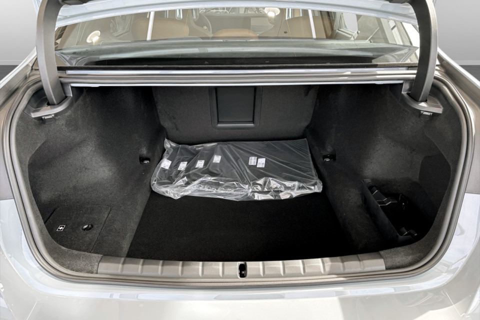 2026 BMW 7 Series - Image 21
