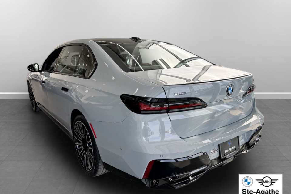 2026 BMW 7 Series - Image 23