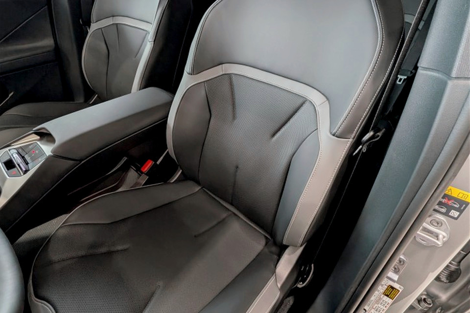 2027 BMW iX3 - Image 21