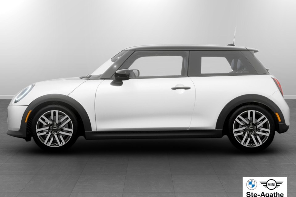 2026 MINI 3 Door - Image 4