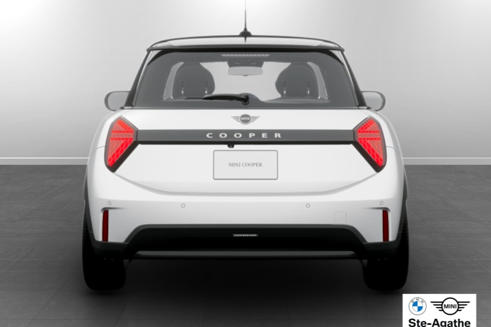 2026 MINI 3 Door - Image 5