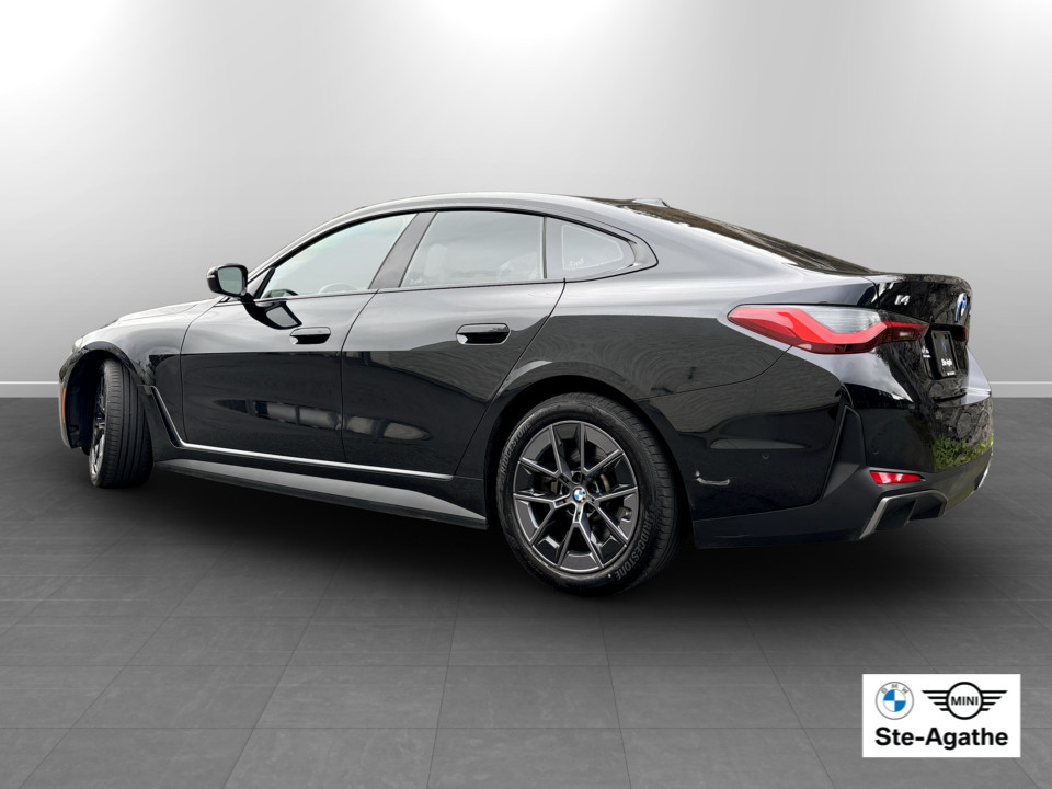 2025 BMW i4 - Image 3
