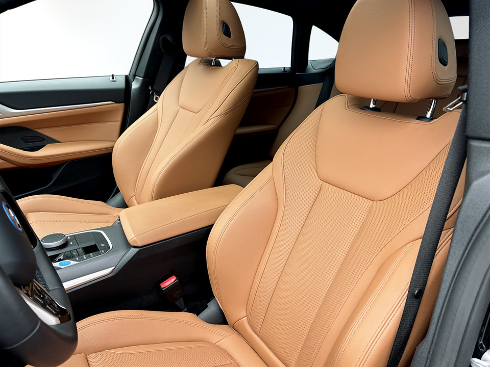 2025 BMW i4 - Image 7