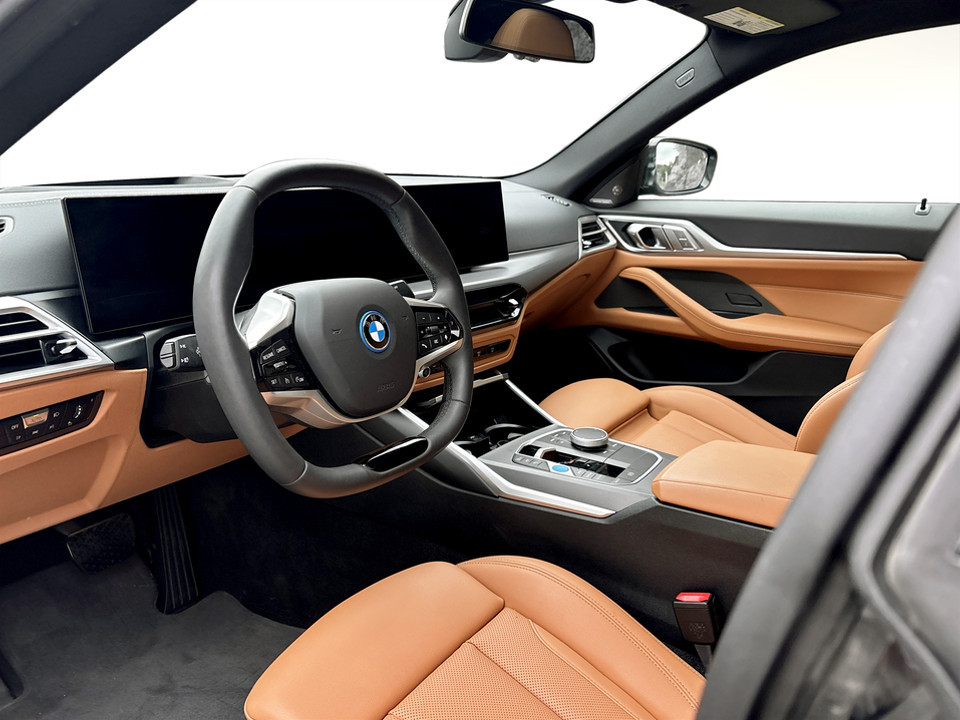 2025 BMW i4 - Image 11