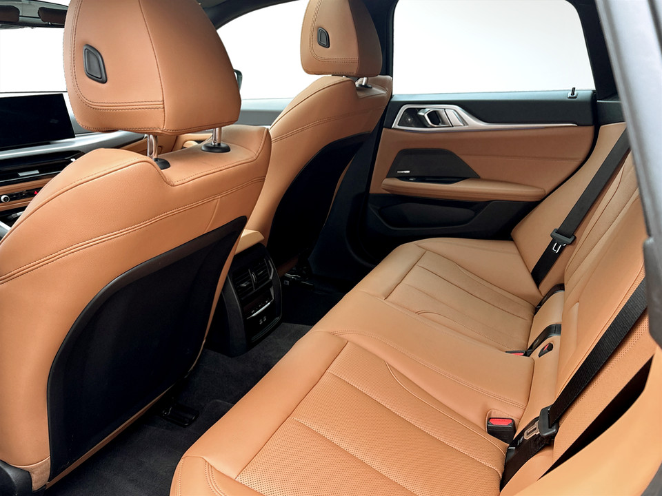 2025 BMW i4 - Image 12