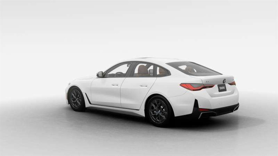 2026 BMW i4 - Image 2