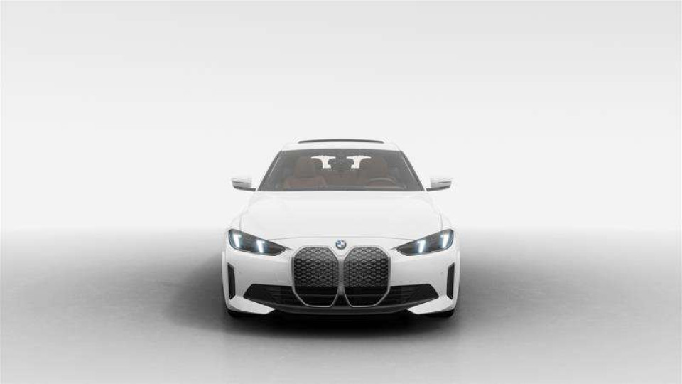 2026 BMW i4 - Image 3