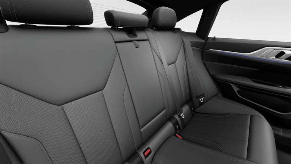 2026 BMW i4 - Image 12