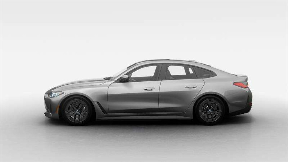 2026 BMW i4 - Image 4